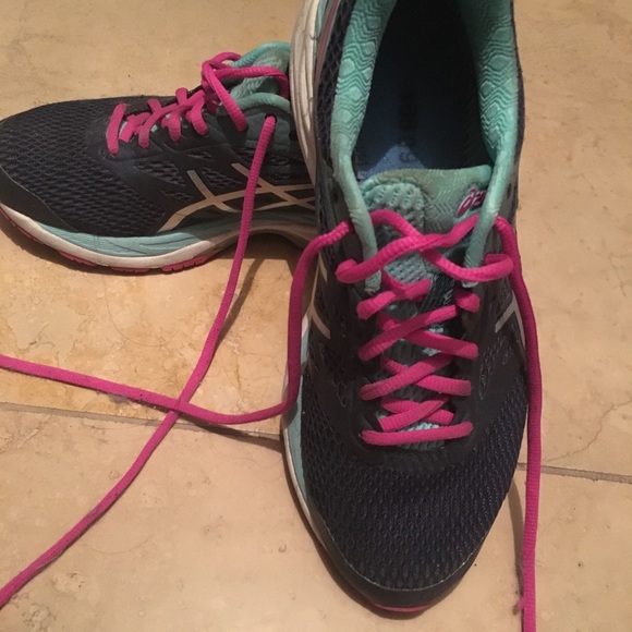 ASICS running shoes size 8 - Picture 3 of 5